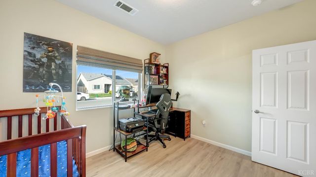 13713 Crocus Way, Armona, CA 93202