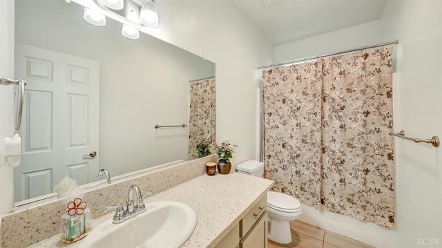 13713 Crocus Way, Armona, CA 93202