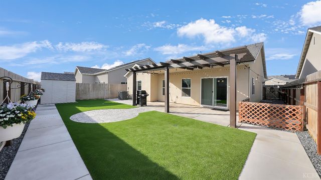 13713 Crocus Way, Armona, CA 93202