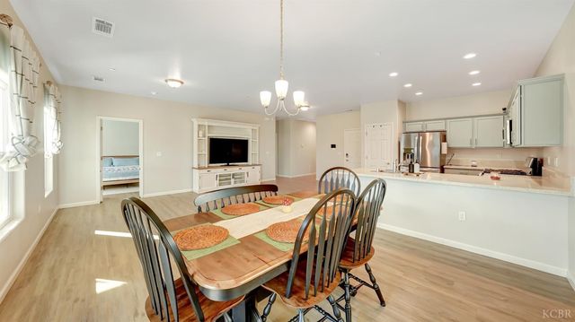 13713 Crocus Way, Armona, CA 93202