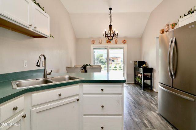 7155 E Lake Court, Perrysburg, OH 43551