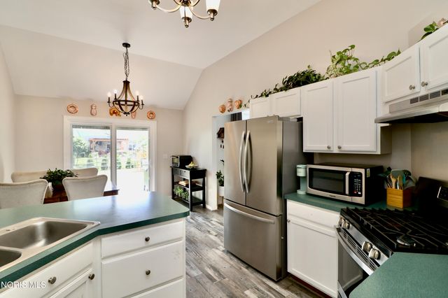 7155 E Lake Court, Perrysburg, OH 43551
