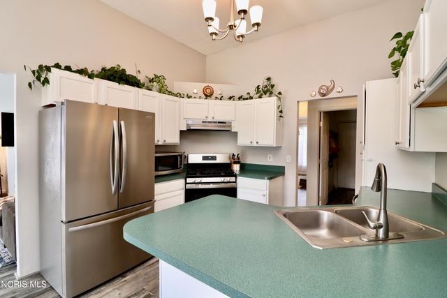 7155 E Lake Court, Perrysburg, OH 43551