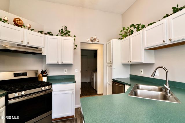 7155 E Lake Court, Perrysburg, OH 43551