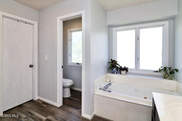 7155 E Lake Court, Perrysburg, OH 43551