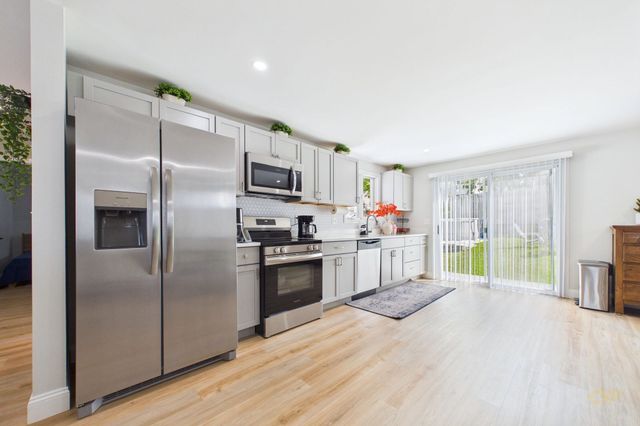 57 Stowe St, Fall River, MA 02720