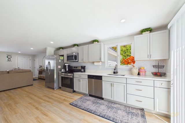 57 Stowe St, Fall River, MA 02720