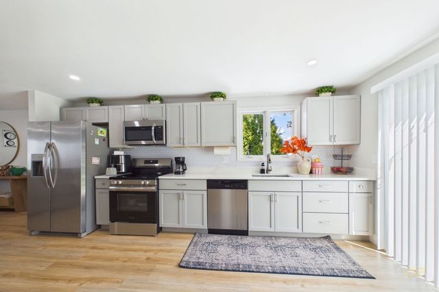 57 Stowe St, Fall River, MA 02720