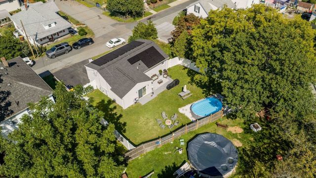 57 Stowe St, Fall River, MA 02720