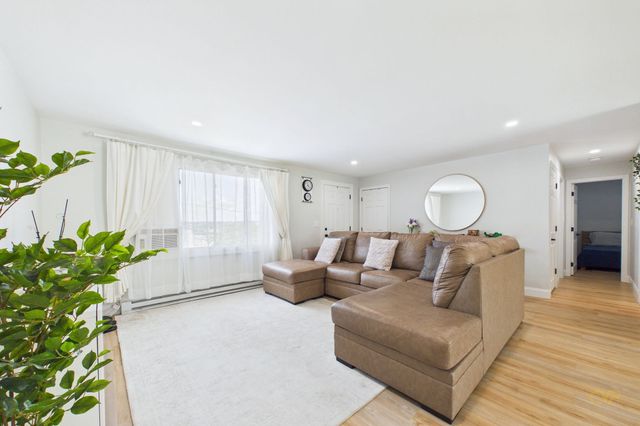 57 Stowe St, Fall River, MA 02720