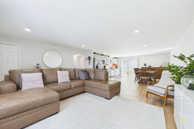 57 Stowe St, Fall River, MA 02720