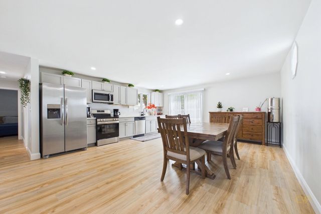 57 Stowe St, Fall River, MA 02720