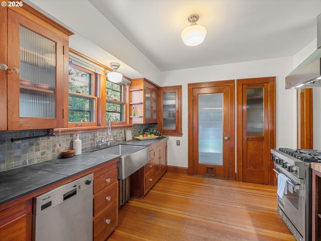 3002 Ne 7TH Ave, Portland, OR 97212
