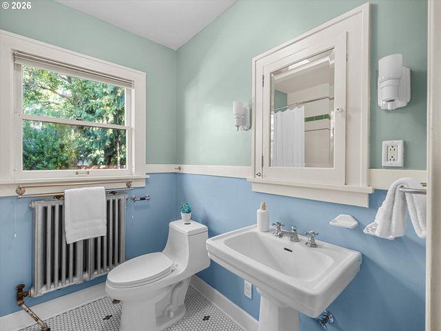 3002 Ne 7TH Ave, Portland, OR 97212