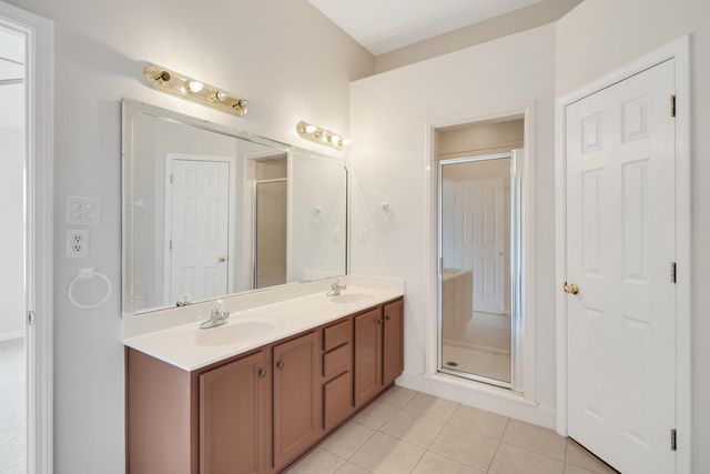 130 LEWIS FAIRWAY CIR, Oakland, TN 38060