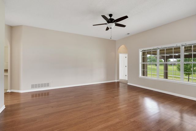 130 LEWIS FAIRWAY CIR, Oakland, TN 38060