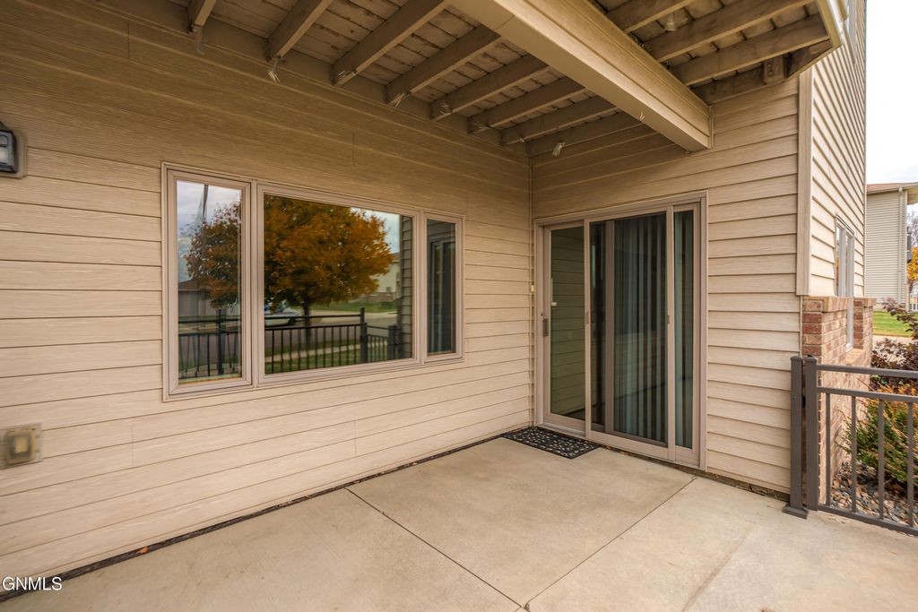 3554 N 19th Street N, Bismarck, ND 58503 photo 2