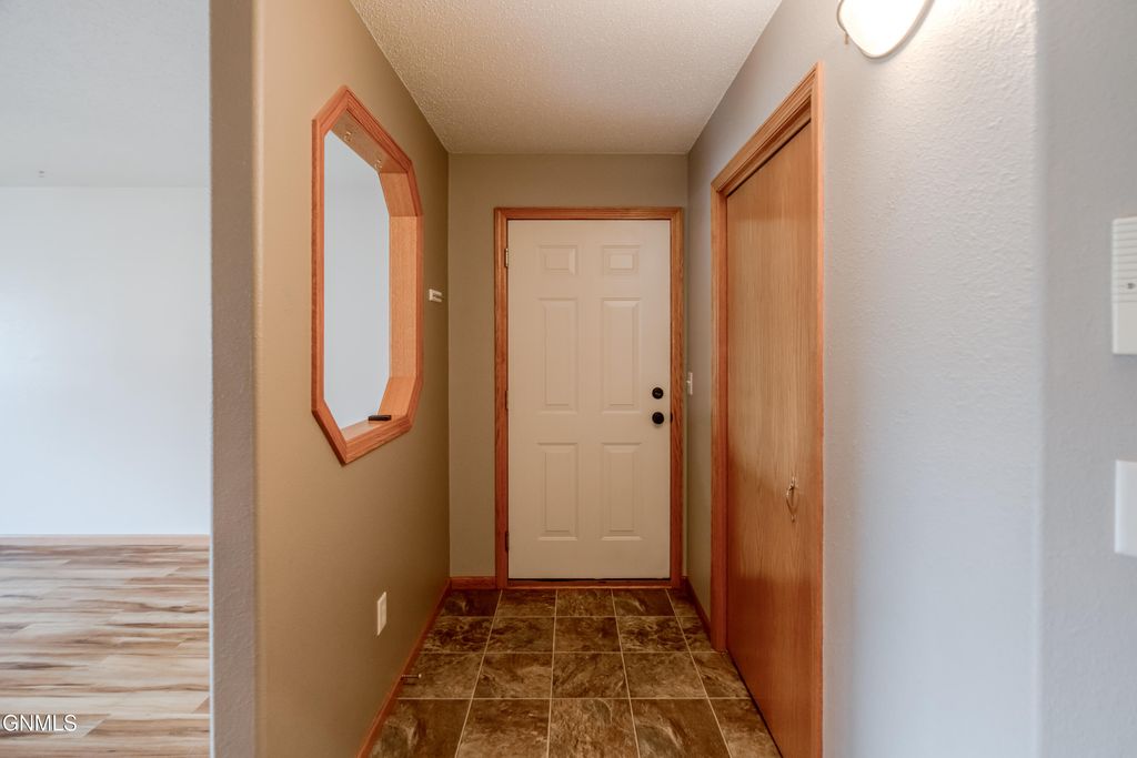 3554 N 19th Street N, Bismarck, ND 58503 photo 3