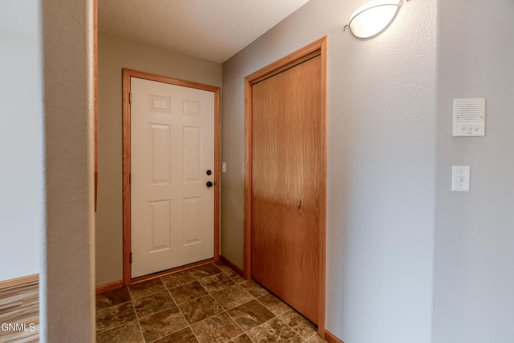 3554 N 19th Street N, Bismarck, ND 58503 photo 4