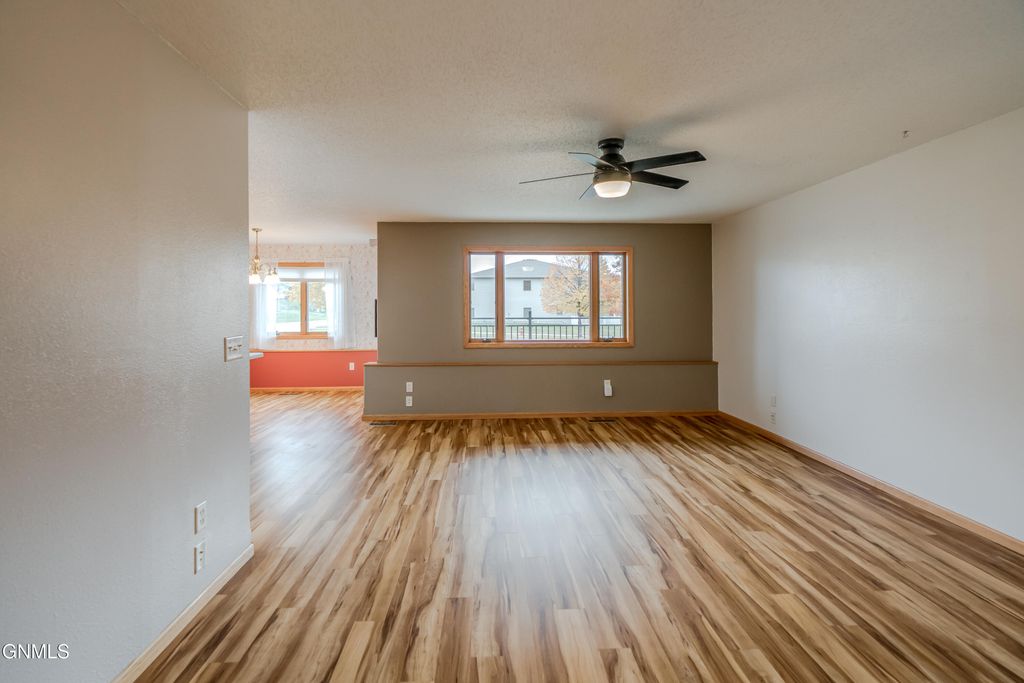 3554 N 19th Street N, Bismarck, ND 58503 photo 5