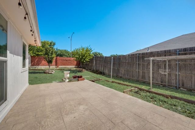 325 Crestview Drive, Arlington, TX 76018