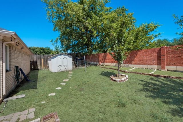 325 Crestview Drive, Arlington, TX 76018