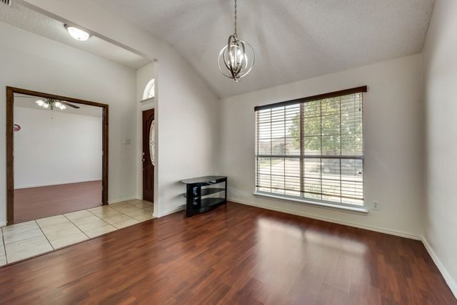 325 Crestview Drive, Arlington, TX 76018