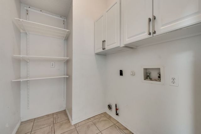 325 Crestview Drive, Arlington, TX 76018