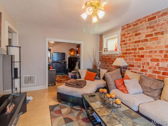 5704 Goener Avenue, St Louis, MO 63116