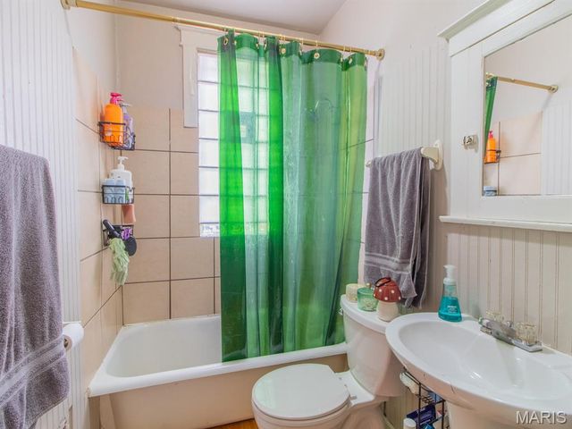 5704 Goener Avenue, St Louis, MO 63116