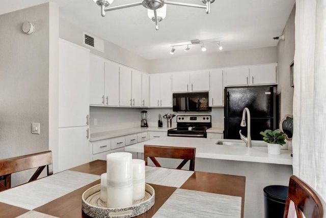 8020 E Thomas Road Unit 108, Scottsdale, AZ 85251