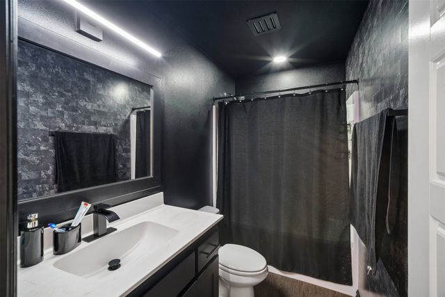 5330 Skylane Drive, Sand Springs, OK 74063