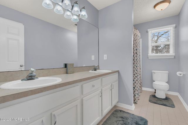 93 W Shenendoah Road, Howell, NJ 07731