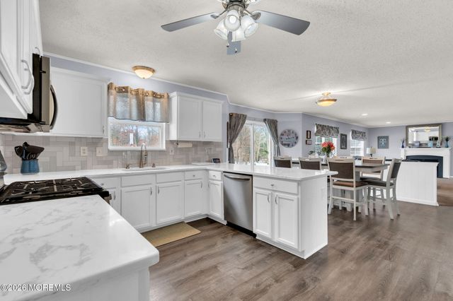 93 W Shenendoah Road, Howell, NJ 07731