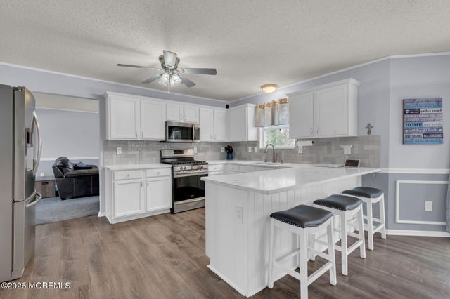 93 W Shenendoah Road, Howell, NJ 07731