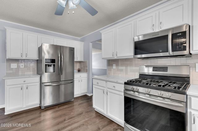 93 W Shenendoah Road, Howell, NJ 07731