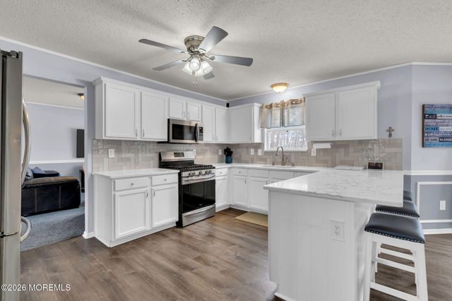 93 W Shenendoah Road, Howell, NJ 07731