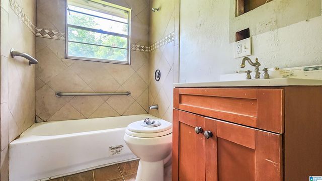 522 64TH STREET, Fairfield, AL 35064