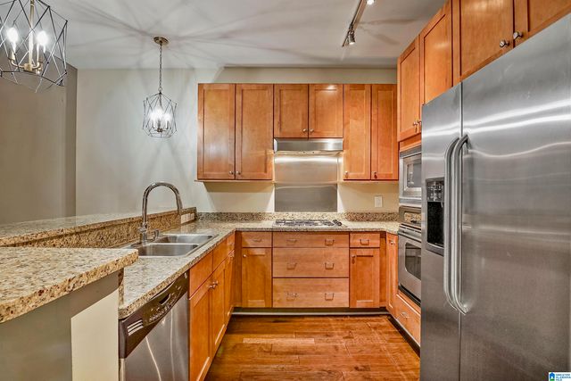 1831 28th Ave S Apt 470, Homewood, AL 35209