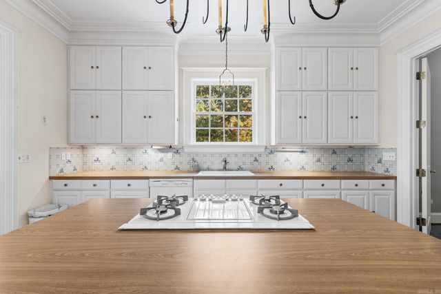 1 Meriwether Pond, Harrison, AR 72601