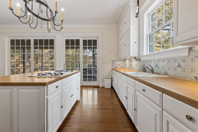 1 Meriwether Pond, Harrison, AR 72601