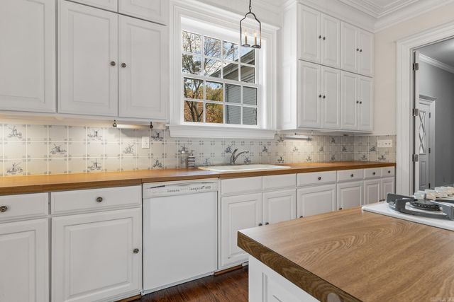 1 Meriwether Pond, Harrison, AR 72601