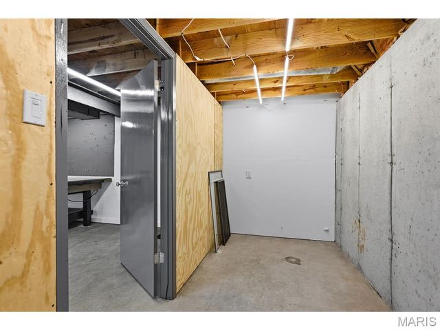 1057 Rockman Place, Rock Hill, MO 63119