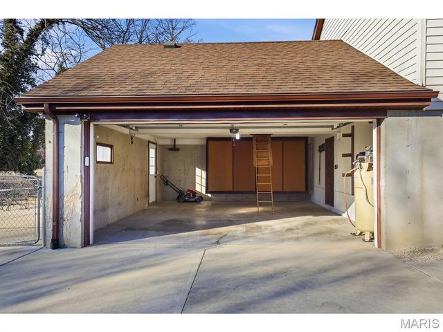 1057 Rockman Place, Rock Hill, MO 63119