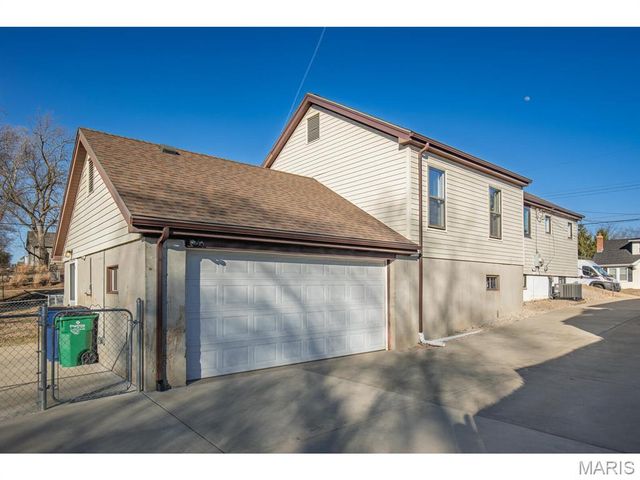 1057 Rockman Place, Rock Hill, MO 63119