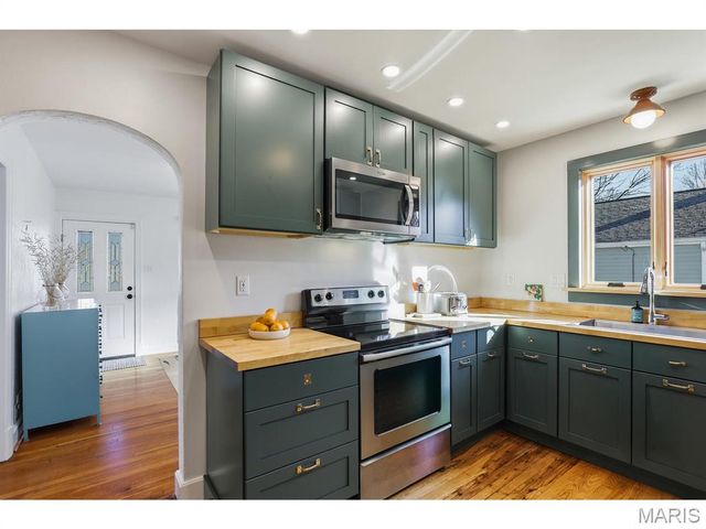 1057 Rockman Place, Rock Hill, MO 63119