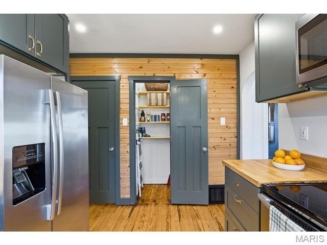 1057 Rockman Place, Rock Hill, MO 63119