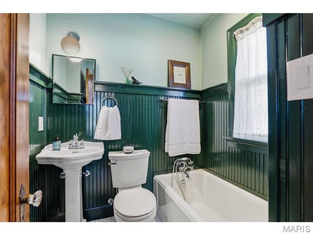 1057 Rockman Place, Rock Hill, MO 63119