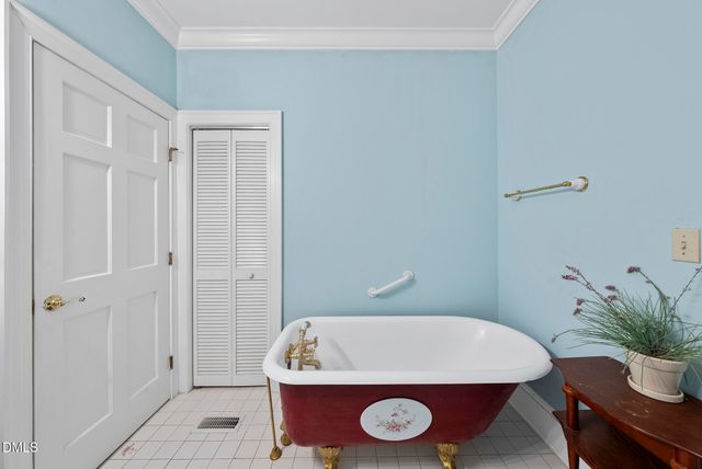 111 Foxridge Road, Chapel Hill, NC 27514