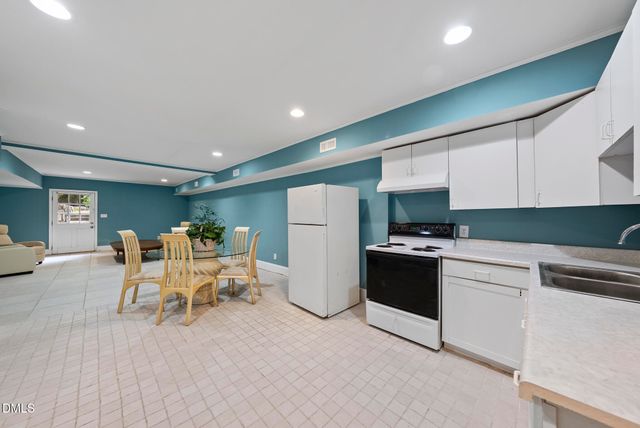 111 Foxridge Road, Chapel Hill, NC 27514